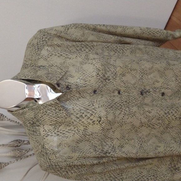 Vintage Nygard Collection Snakeskin blouse - Picture 4 of 5